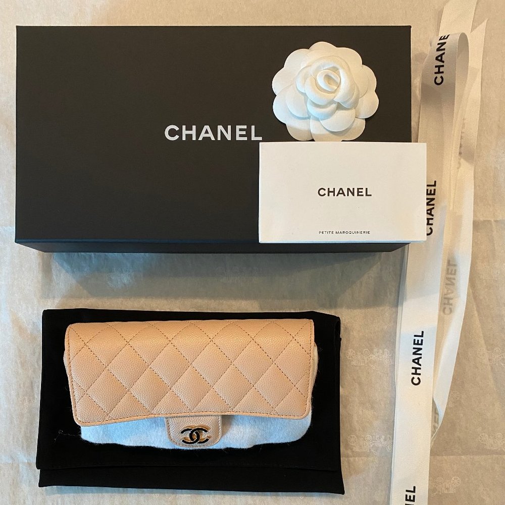 *AUTHENTIC* CHANEL Caviar Quilted Classic Glasses Case with Chain